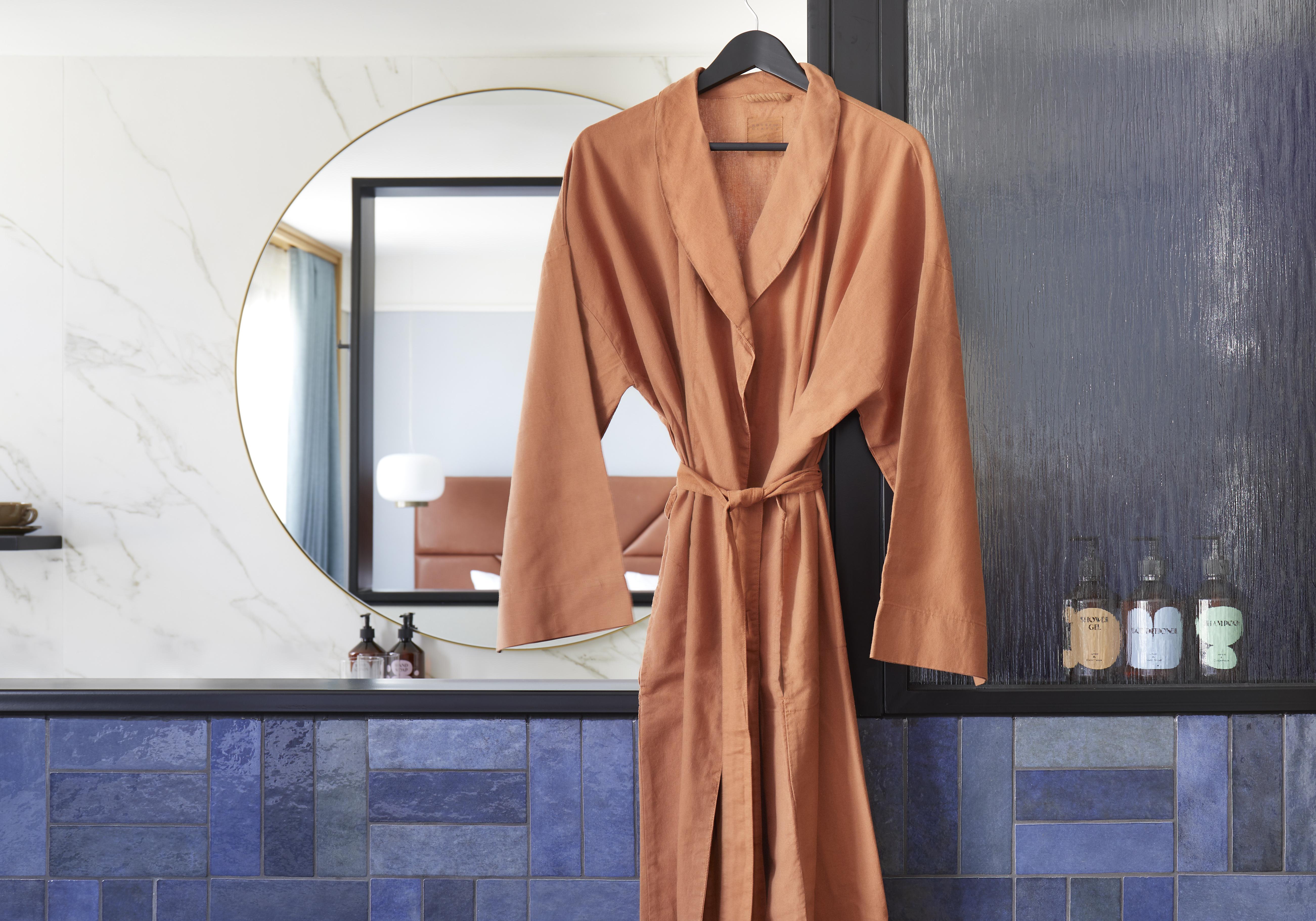 Kimpton Vividora Hotel By Ihg Барселона Екстериор снимка A bathrobe