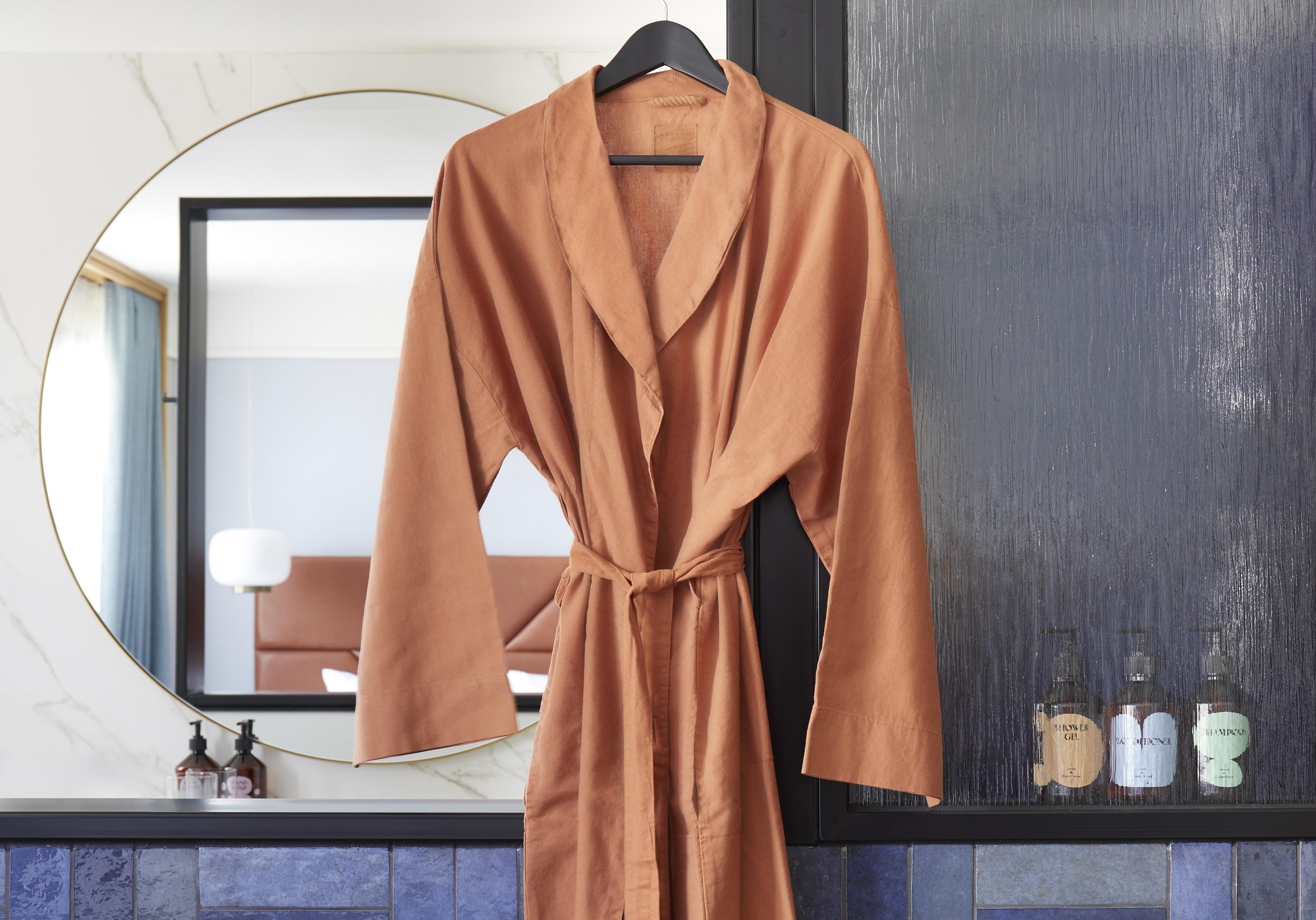 Kimpton Vividora Hotel By Ihg Барселона Екстериор снимка A bathrobe