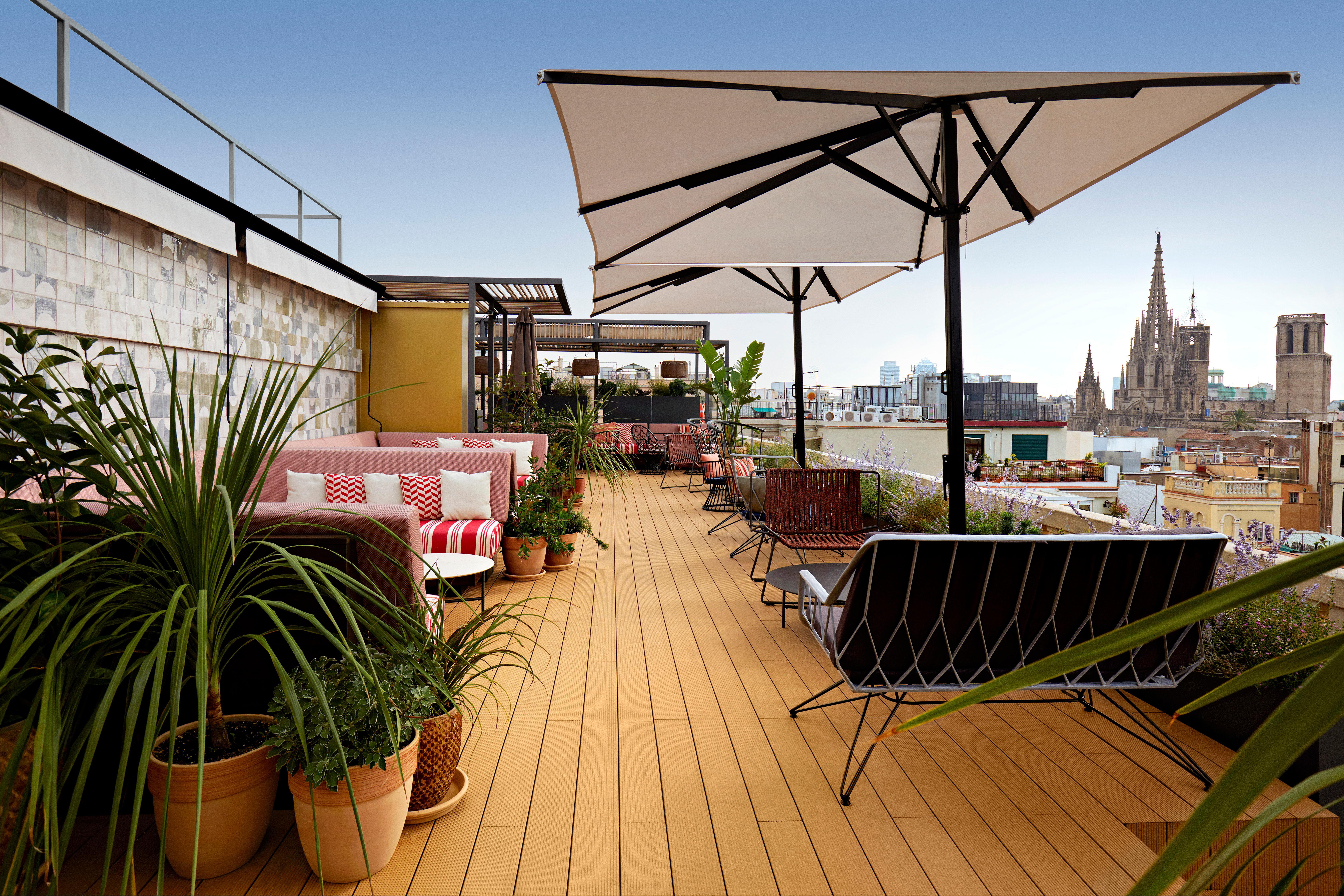 Kimpton Vividora Hotel By Ihg Барселона Екстериор снимка The hotel's rooftop terrace